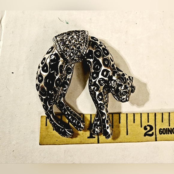 Cheetah leopard silver and black with rhinestones cat brooch - Picture 7 of 8